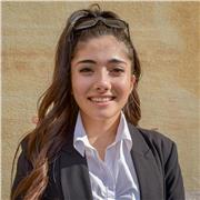 Studentessa offre lezioni per ragazzi di Medie e Superiori